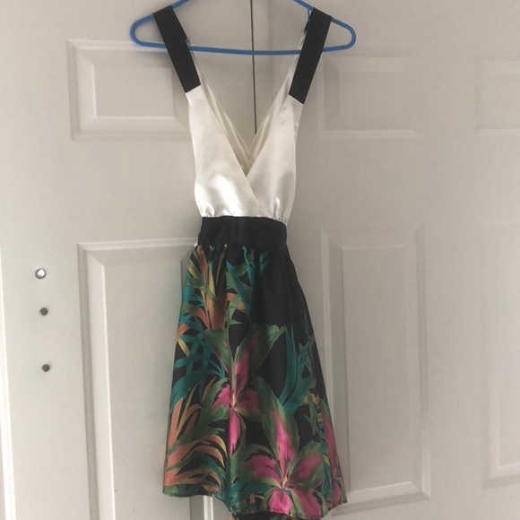 Beautiful floral dress from Chicago - Picture 1 of 1